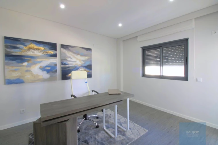 Apartamento T3 para Venda em Quelfes Foto 12