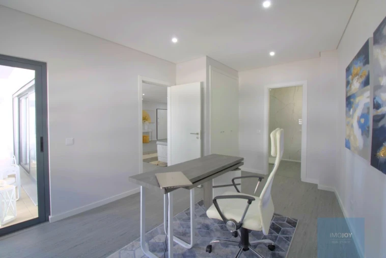 Apartamento T3 para Venda em Quelfes Foto 13