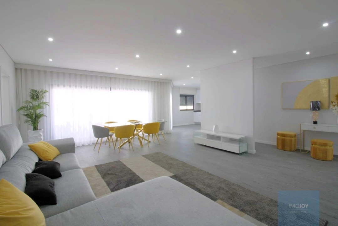 Apartamento T3 para Venda em Quelfes Foto 2