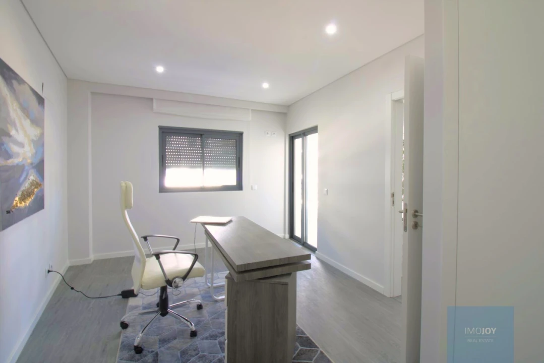 Apartamento T3 para Venda em Quelfes Foto 16