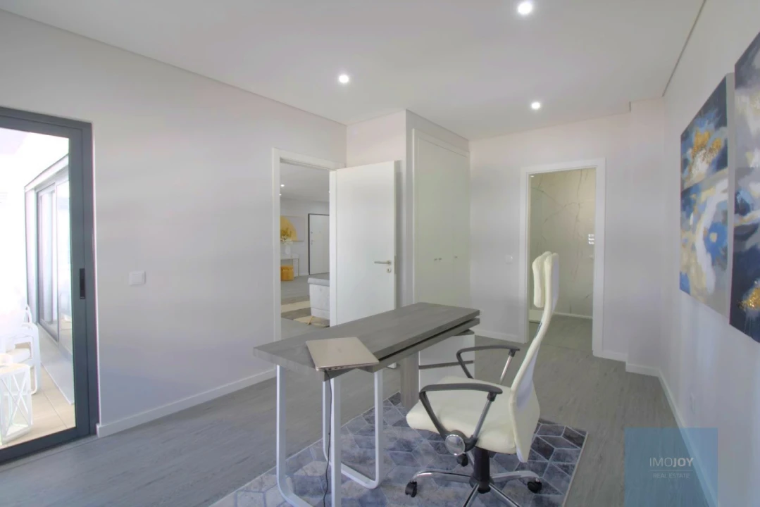 Apartamento T3 para Venda em Quelfes Foto 13