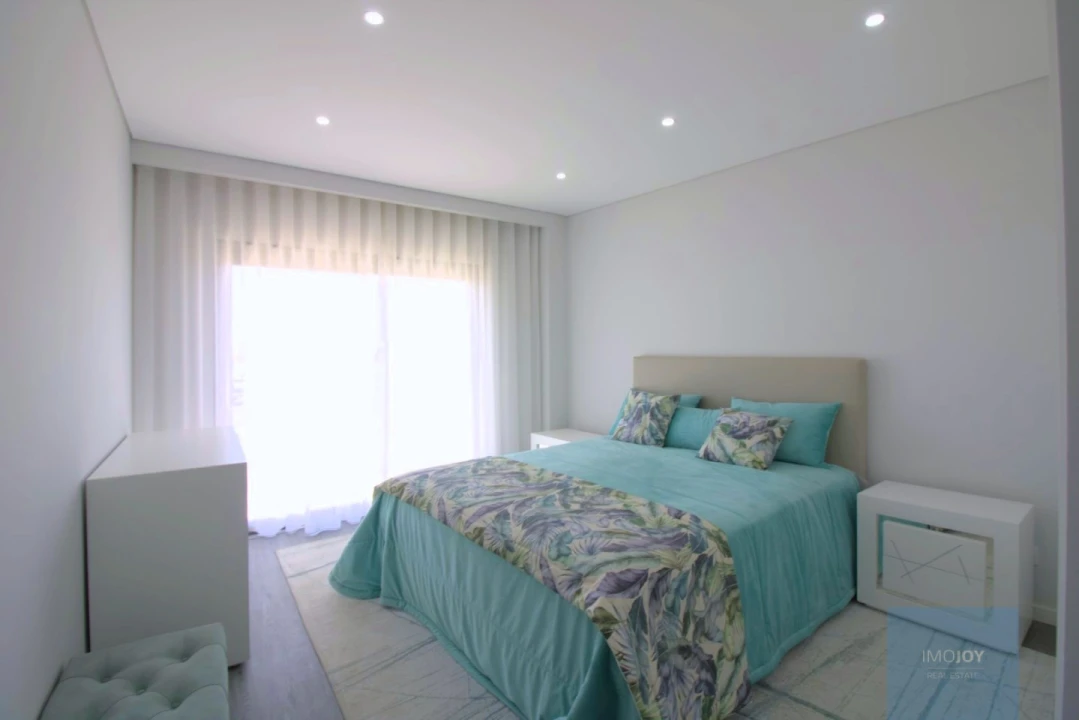 Apartamento T3 para Venda em Quelfes Foto 15