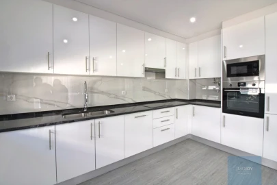 Apartamento T3 para Venda em Quelfes