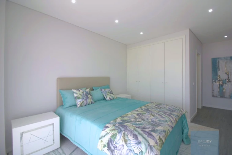 Apartamento T3 para Venda em Quelfes Foto 16