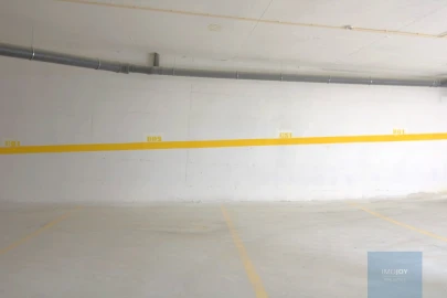 Apartamento T3 para Venda em Quelfes