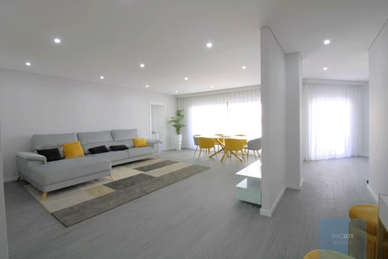 Apartamento T3 para Venda em Quelfes Foto 5