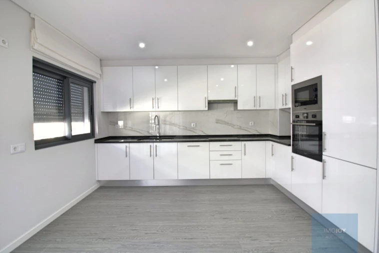 Apartamento T3 para Venda em Quelfes Foto 12