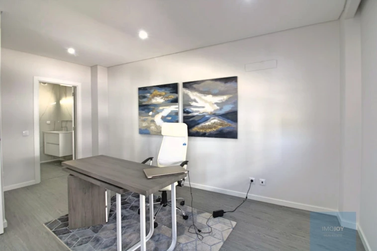 Apartamento T3 para Venda em Quelfes Foto 19