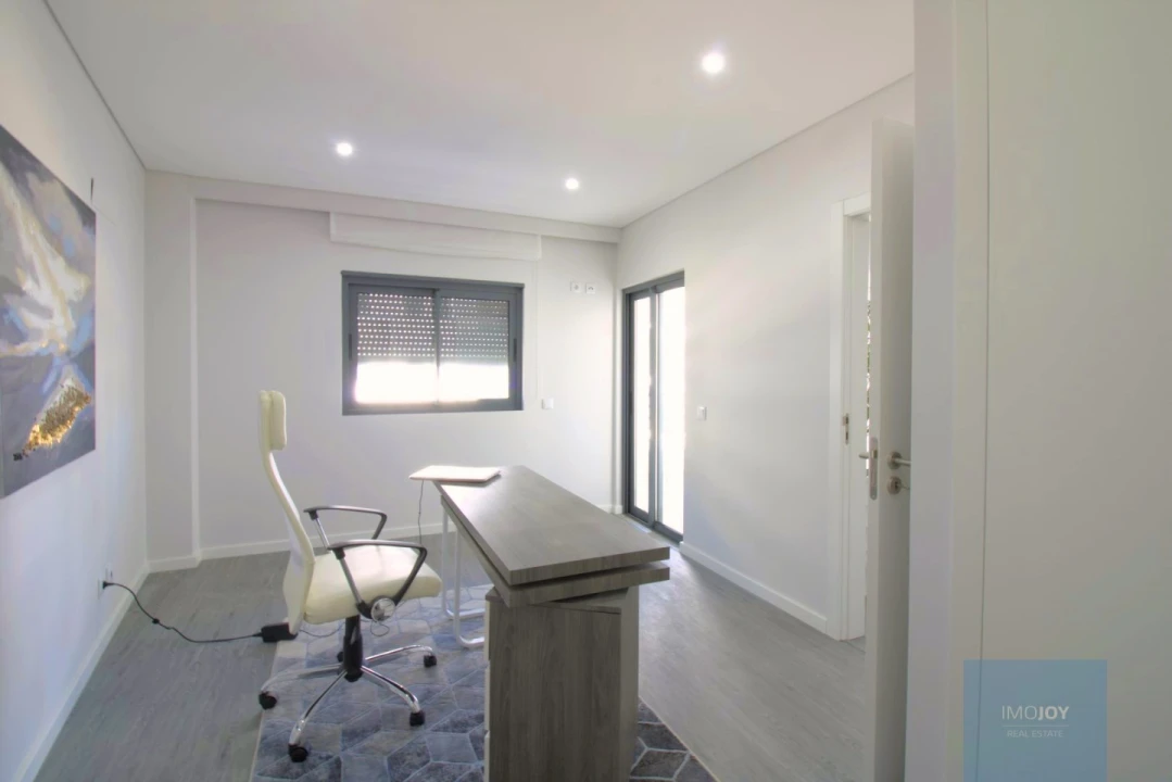 Apartamento T3 para Venda em Quelfes Foto 16