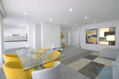 Apartamento T3 para Venda em Quelfes