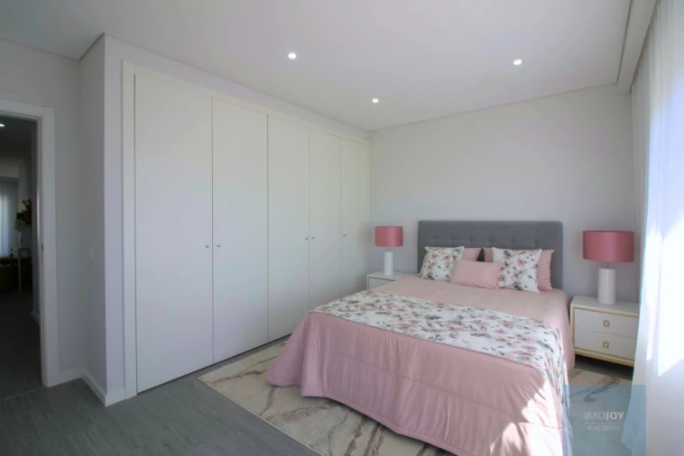 Apartamento T3 para Venda em Quelfes Foto 21