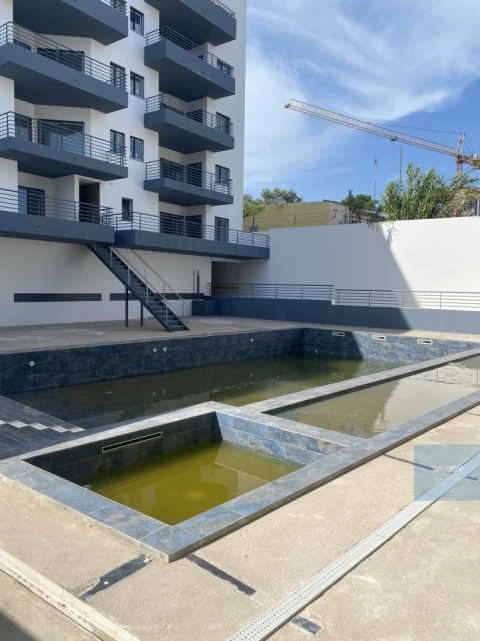 Apartamento T3 para Venda em Quelfes