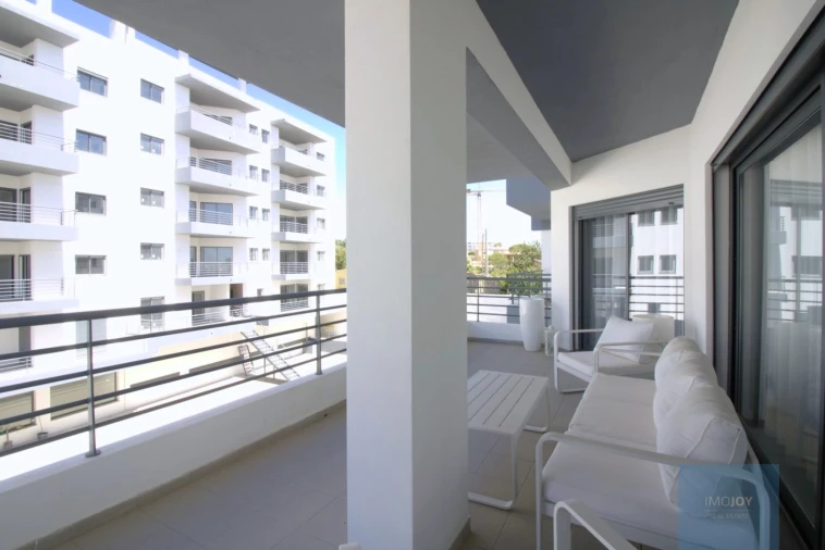 Apartamento T3 para Venda em Quelfes Foto 3