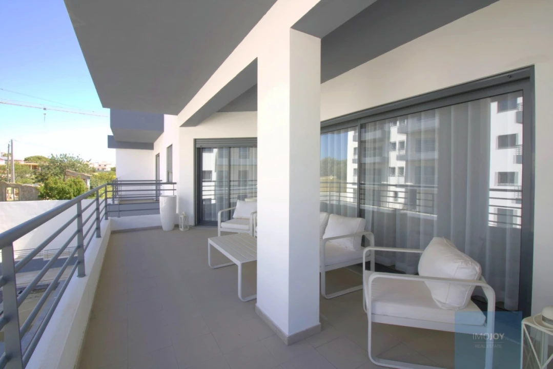 Apartamento T4 para Venda em Quelfes Foto 2