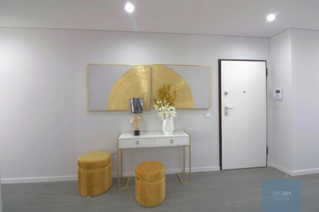 Apartamento T4 para Venda em Quelfes Foto 15