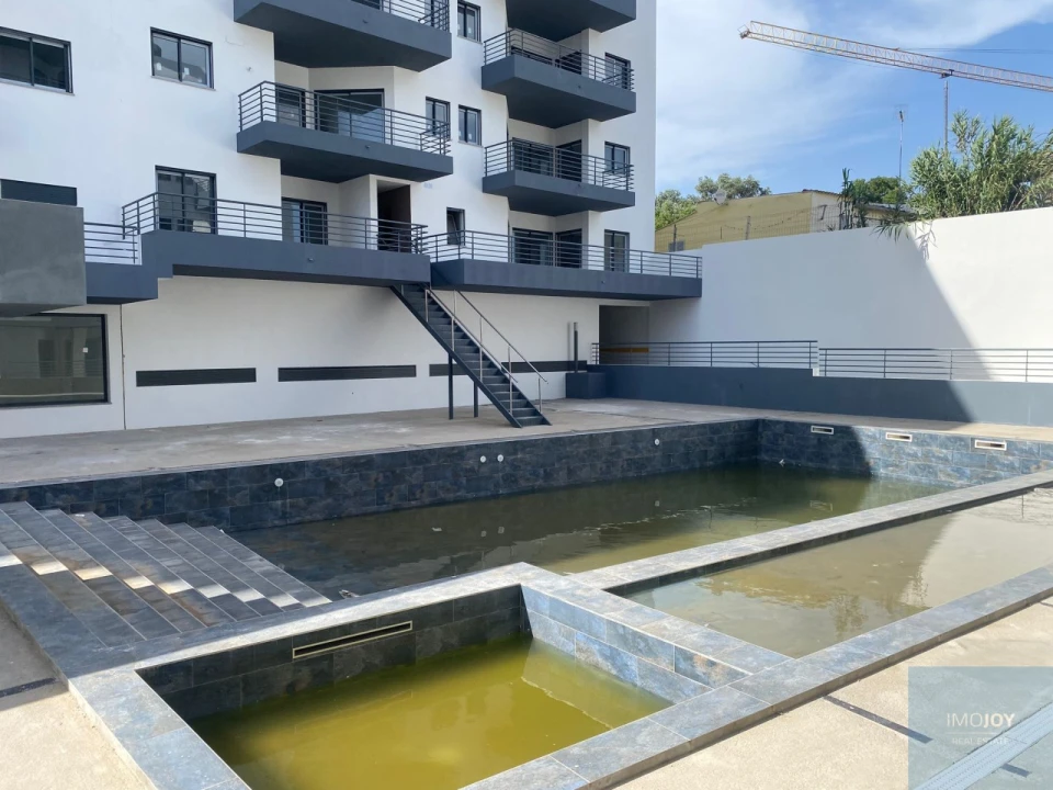 Apartamento T4 para Venda em Quelfes Foto 36