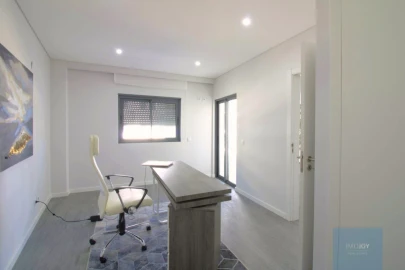 Apartamento T4 para Venda em Quelfes