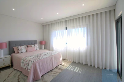 Apartamento T4 para Venda em Quelfes