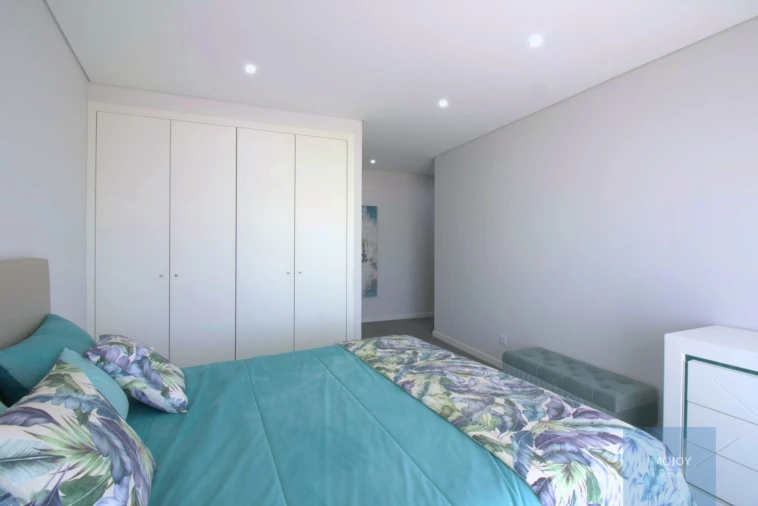 Apartamento T4 para Venda em Quelfes Foto 23