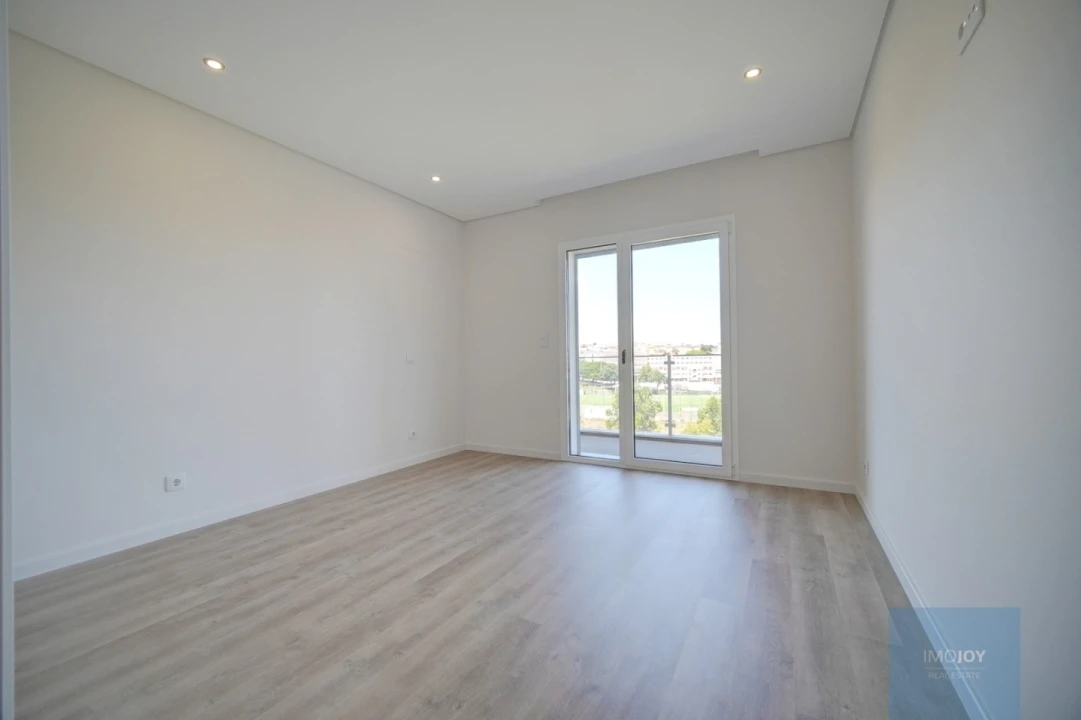 Apartamento T3 para Venda em Carcavelos e Parede Foto 17
