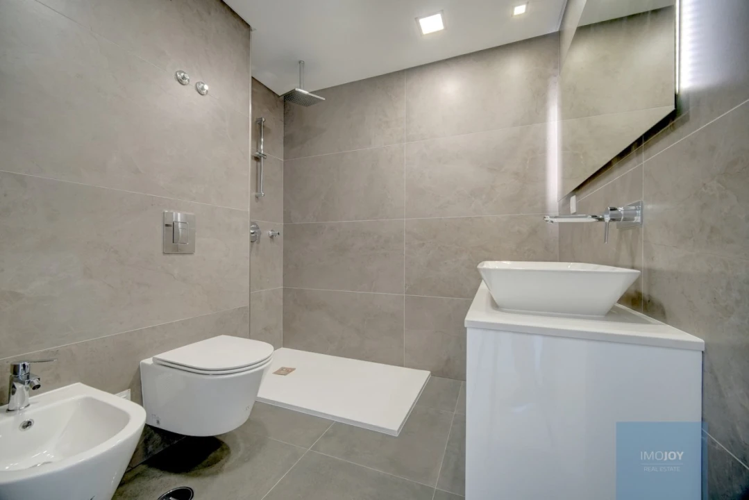 Apartamento T3 para Venda em Carcavelos e Parede Foto 22