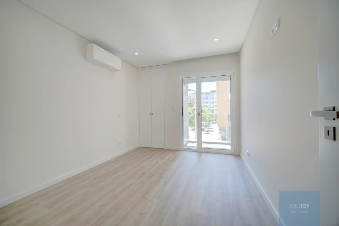 Apartamento T2 para Venda em Carcavelos e Parede Foto 18
