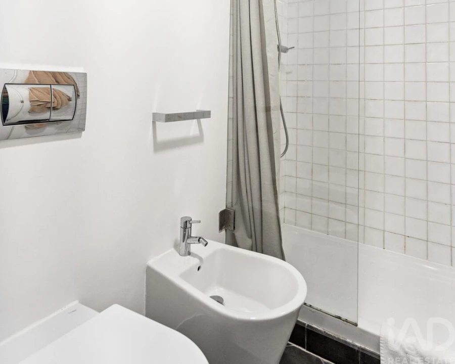 Apartamento T1 para Arrendamento em Misericórdia Foto 18