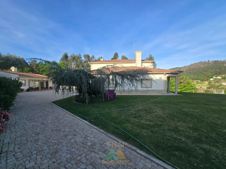 Moradia T4 para Venda em Vale Foto 9