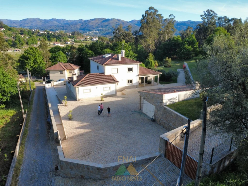 Moradia T4 para Venda em Vale Foto 13