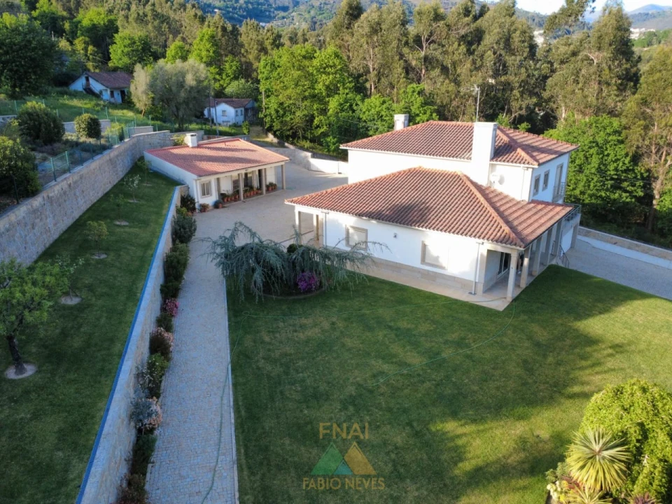 Moradia T4 para Venda em Vale Foto 14