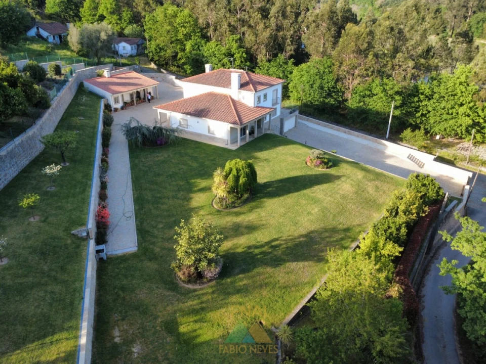 Moradia T4 para Venda em Vale Foto 36