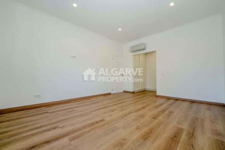 Moradia T5 para Venda em São Brás de Alportel Foto 13