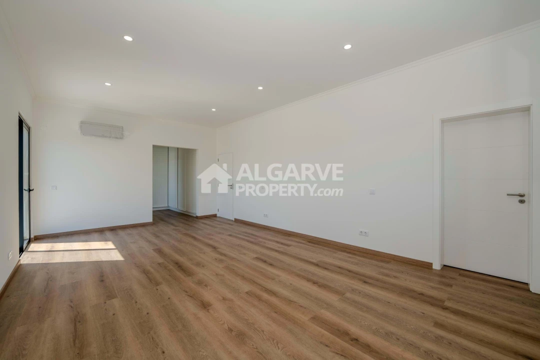 Moradia T5 para Venda em São Brás de Alportel Foto 4