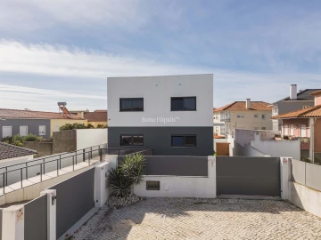 Moradia T5 para Venda em São Domingos de Rana
