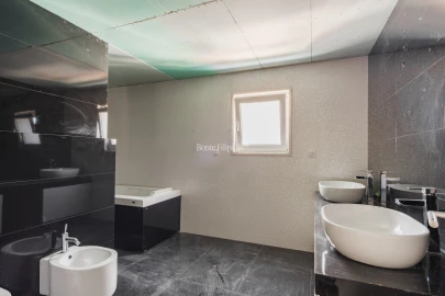 Moradia T5 para Venda em São Domingos de Rana