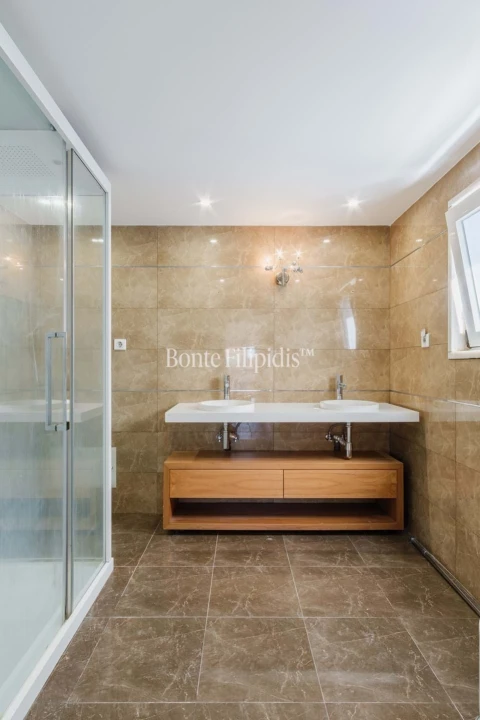 Moradia T5 para Venda em São Domingos de Rana