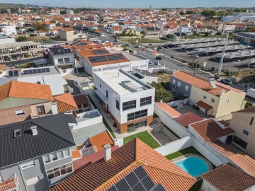 Moradia T5 para Venda em São Domingos de Rana