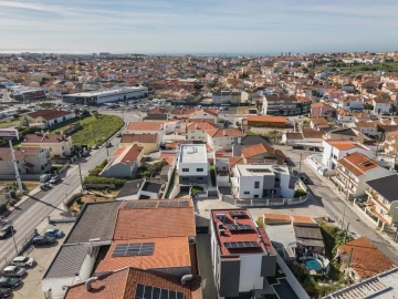 Moradia T5 para Venda em São Domingos de Rana