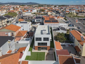 Moradia T5 para Venda em São Domingos de Rana