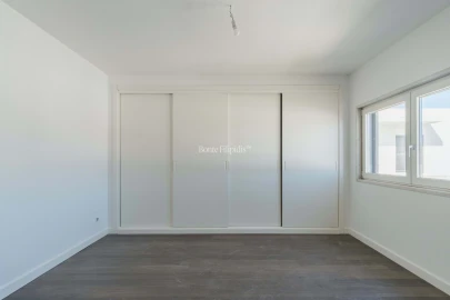 Moradia T5 para Venda em São Domingos de Rana