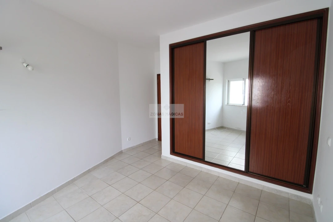 Apartamento T2 para Venda em Odiaxere Foto 23