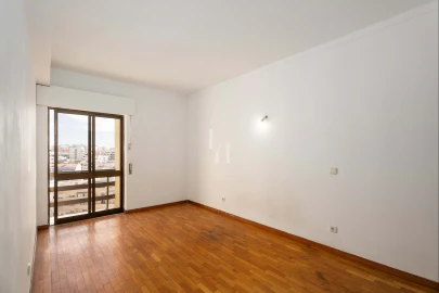 Apartamento T2 para Venda em Faro (Sé e São Pedro)