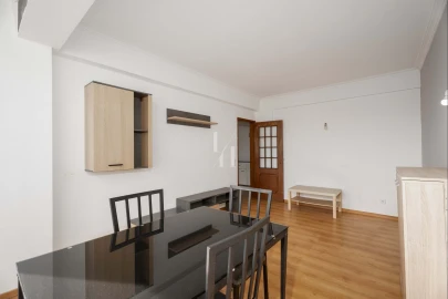 Apartamento T2 para Venda em Faro (Sé e São Pedro)