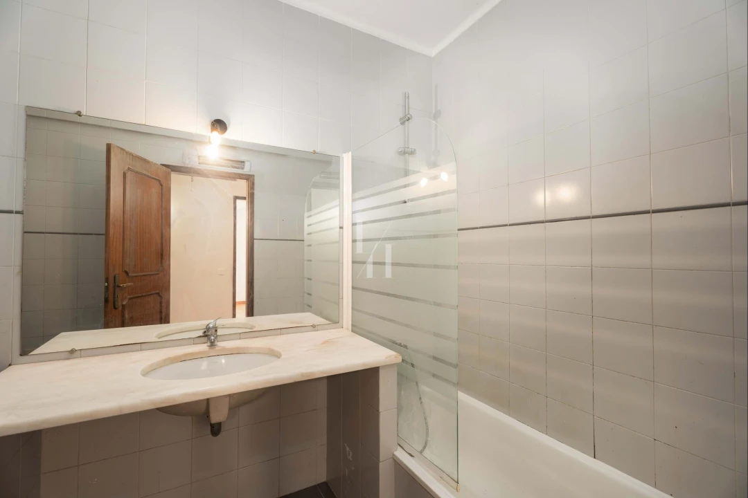 Apartamento T2 para Venda em Faro (Sé e São Pedro) Foto 14