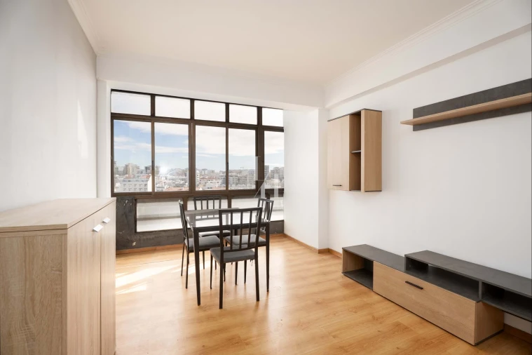 Apartamento T2 para Venda em Faro (Sé e São Pedro) Foto 2