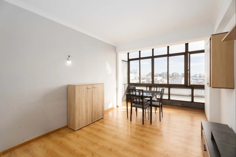 Apartamento T2 para Venda em Faro (Sé e São Pedro) Foto 7