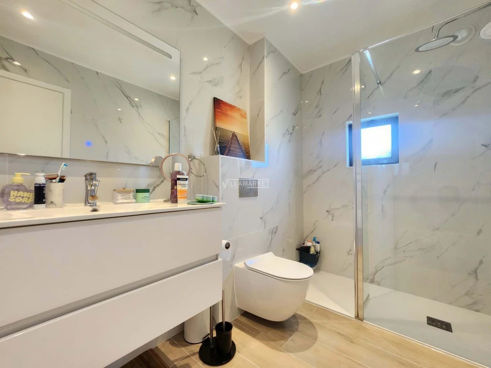 Moradia T4 para Venda em Albufeira e Olhos de Água Foto 37