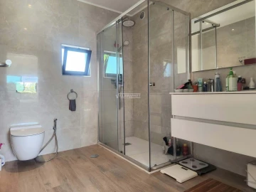 Moradia T4 para Venda em Albufeira e Olhos de Água