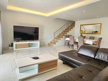 Moradia T4 para Venda em Albufeira e Olhos de Água