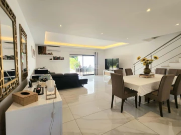 Moradia T4 para Venda em Albufeira e Olhos de Água